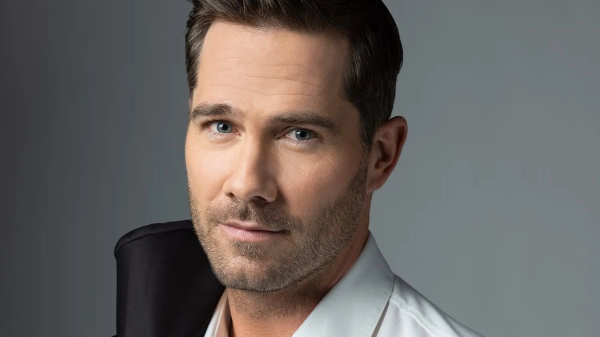 Luke MacFarlane Net Worth 2022 .